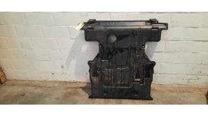 Gebruikte Bodem beschermplaat Mercedes GLE Coupe (C167) 400 e 2.0 16V 4-Matic Prijs € 163,35 Inclusief btw aangeboden door Autohandel Didier