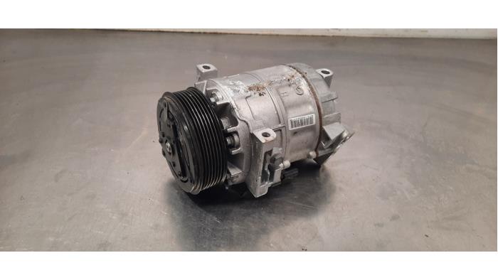 Pompe clim Renault Trafic