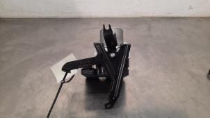 Gebruikte ABS Pomp Mercedes EQA (N243) 250 67 kWh Prijs € 332,75 Inclusief btw aangeboden door Autohandel Didier