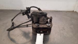 Gebruikte Remklauw (Tang) links-achter Mercedes GLE (V167) 350 e 2.0 16V 4-Matic Prijs € 199,65 Inclusief btw aangeboden door Autohandel Didier