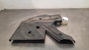 Gebruikte Beschermplaat bodem Mercedes GLE (V167) 350 e 2.0 16V 4-Matic Prijs € 48,40 Inclusief btw aangeboden door Autohandel Didier