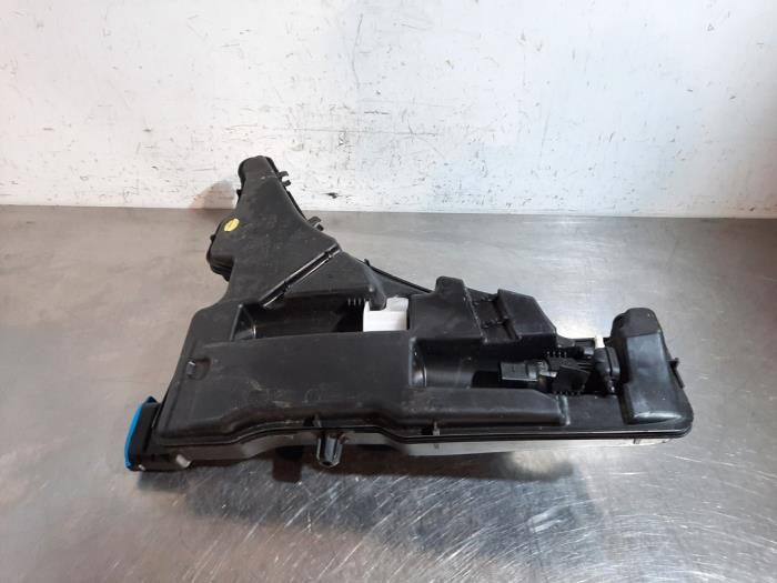 Réservoir lave-glace avant Audi A4