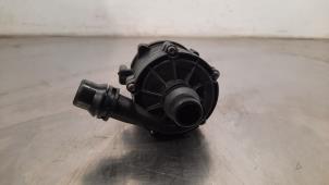 Gebruikte Extra waterpomp BMW 7 serie (G11/12) 740e,Le Prijs € 66,55 Inclusief btw aangeboden door Autohandel Didier