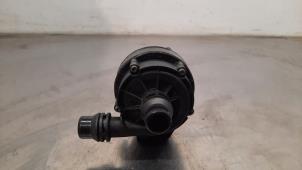 Gebruikte Extra waterpomp BMW 7 serie (G11/12) 740e,Le Prijs € 66,55 Inclusief btw aangeboden door Autohandel Didier