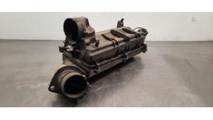 Gebruikte Luchtfilterhuis Peugeot 3008 II (M4/MC/MJ/MR) 1.6 16V HYbrid 225 Prijs € 66,55 Inclusief btw aangeboden door Autohandel Didier