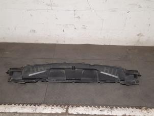 Gebruikte Tussenrichel voor Ford Transit Courier 1.0 Ti-VCT EcoBoost 12V Prijs € 102,85 Inclusief btw aangeboden door Autohandel Didier