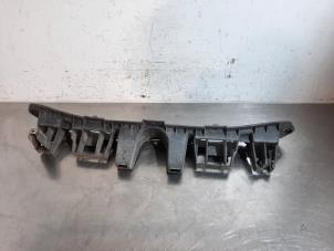 Gebruikte Bumpersteun midden-achter Ford Transit Courier 1.0 Ti-VCT EcoBoost 12V Prijs € 36,30 Inclusief btw aangeboden door Autohandel Didier