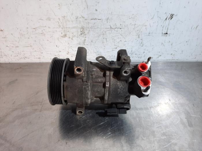 Pompe clim Peugeot 208