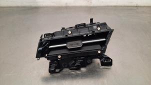 Gebruikte Luchtrooster Dashboard Volkswagen Arteon Shooting Brake (3HAC) 1.4 eHybrid Plug-in 16V Prijs € 30,25 Inclusief btw aangeboden door Autohandel Didier