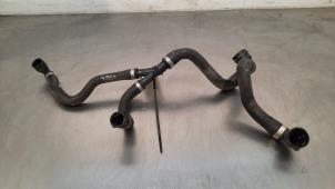 Gebruikte Koelwaterslang Mini Countryman (F60) 1.5 TwinPower Turbo 12V Cooper SE ALL4 Prijs € 36,30 Inclusief btw aangeboden door Autohandel Didier