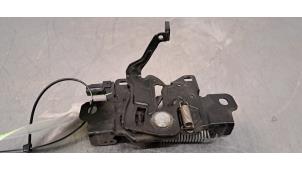 Gebruikte Motorkap Slotmechaniek Mazda 3 Sport (BP) 2.0 e-SkyActiv-G 150 16V Prijs € 42,35 Inclusief btw aangeboden door Autohandel Didier