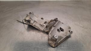 Gebruikte Dynamosteun onder Mini Countryman (F60) 1.5 TwinPower Turbo 12V Cooper SE ALL4 Prijs € 54,45 Inclusief btw aangeboden door Autohandel Didier