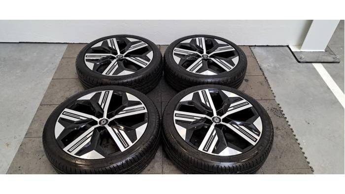 Kit jantes + pneumatiques Renault Megane E-Tech