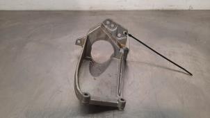 Gebruikte Versnellingsbak Steun Volvo XC90 II 2.0 T8 16V eAWD Prijs € 30,25 Inclusief btw aangeboden door Autohandel Didier