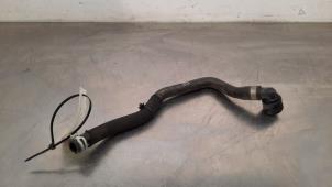 Gebruikte Radiateurslang Volvo V60 II (ZW) 2.0 B3 16V Mild Hybrid Prijs € 24,20 Inclusief btw aangeboden door Autohandel Didier