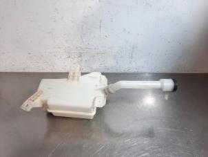 Gebruikte Ruitensproeiertank voor Opel Mokka/Mokka X 1.4 Turbo 16V 4x2 Prijs € 36,30 Inclusief btw aangeboden door Autohandel Didier