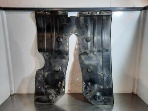 Gebruikte Beschermplaat bodem Opel Astra K Sports Tourer 1.0 Turbo 12V Prijs € 66,55 Inclusief btw aangeboden door Autohandel Didier