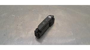 Gebruikte Schakelaar (diversen) Mercedes C (W205) C-200 1.6 CDI BlueTEC, C-200 d 16V Prijs € 36,30 Inclusief btw aangeboden door Autohandel Didier