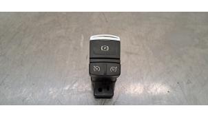 Gebruikte Handrem schakelaar Renault Megane IV (RFBB) 1.6 GT Energy dCi 165 Prijs € 24,20 Inclusief btw aangeboden door Autohandel Didier