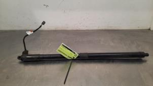 Gebruikte Gasdemper rechts-achter Volvo XC60 II (UZ) 2.0 B4 16V Mild Hybrid AWD Prijs € 133,10 Inclusief btw aangeboden door Autohandel Didier