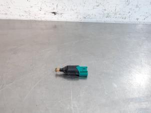 Gebruikte Remlicht Schakelaar Peugeot 2008 (CU) 1.2 12V e-THP PureTech 130 Prijs € 24,20 Inclusief btw aangeboden door Autohandel Didier