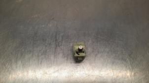 Gebruikte Schakelaar Remlicht Ford Transit Custom 2.0 TDCi 16V Eco Blue 130 Prijs € 18,15 Inclusief btw aangeboden door Autohandel Didier