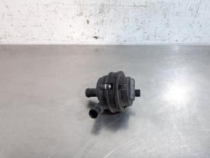 Gebruikte Extra waterpomp Jeep Compass II (MP) 1.3 4XE 190 Plug-in Hybrid 16V 4x4 Prijs € 133,10 Inclusief btw aangeboden door Autohandel Didier