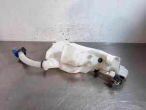 Gebruikte Ruitensproeiertank voor Jaguar F-Pace 2.0 D 180 16V AWD Prijs € 36,30 Inclusief btw aangeboden door Autohandel Didier