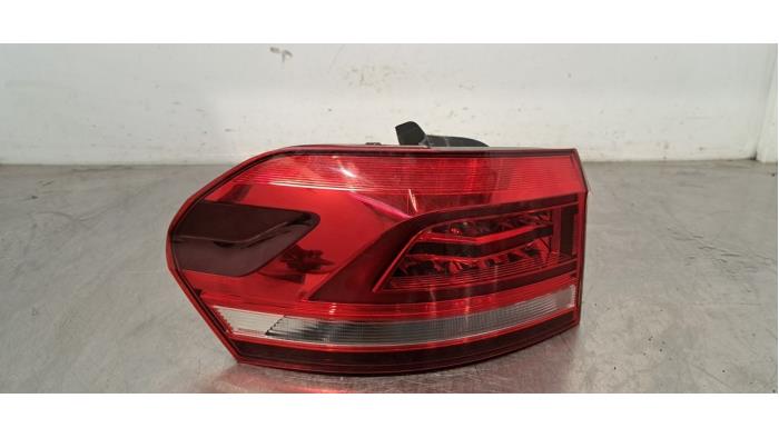 Feu arrière droit Volkswagen Touran