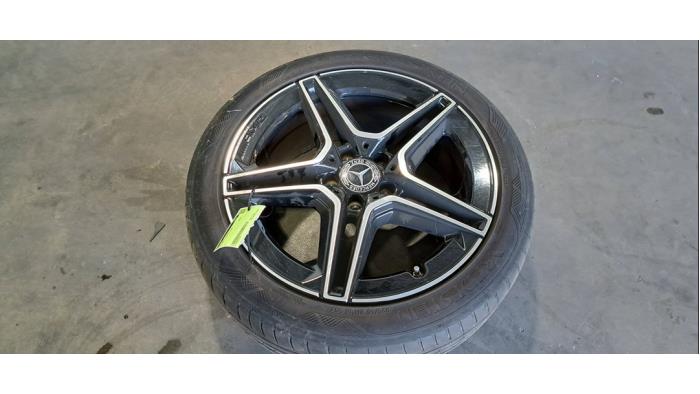 Jante + pneumatique Mercedes C-Klasse Jante + pneumatique Mercedes C-Klasse