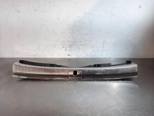 Gebruikte Afdekking slotvanger achter Audi A4 Avant (B9) 2.0 35 TDI Mild hybrid 16V Prijs € 36,30 Inclusief btw aangeboden door Autohandel Didier