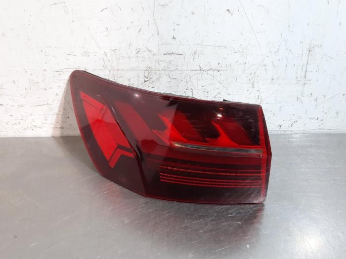 Feu arrière gauche Audi A4