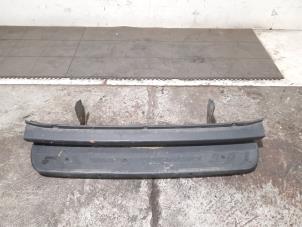 Gebruikte Treeplank achter Mercedes Sprinter 3t (910.6) 214 CDI 2.1 D FWD Prijs € 266,20 Inclusief btw aangeboden door Autohandel Didier