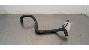 Gebruikte Koelwaterslang Mercedes Sprinter 3,5t (907.6/910.6) 314 CDI 2.1 D FWD Prijs € 24,20 Inclusief btw aangeboden door Autohandel Didier