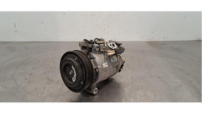 Pompe clim Mercedes GLA
