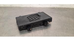 Gebruikte Wireless charger Mercedes GLE (V167) 350de 2.0 Turbo 16V 4-Matic Prijs € 266,20 Inclusief btw aangeboden door Autohandel Didier