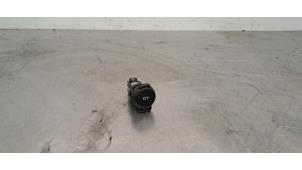 Gebruikte 12 Volt aansluiting Opel Vivaro 1.5 CDTI 120 Prijs € 30,25 Inclusief btw aangeboden door Autohandel Didier