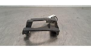 Gebruikte Bumpersteun links-achter Peugeot Expert (V1/VA/VB/VE/VF/VT/VY) 1.5 BlueHDi 120 Prijs € 30,25 Inclusief btw aangeboden door Autohandel Didier