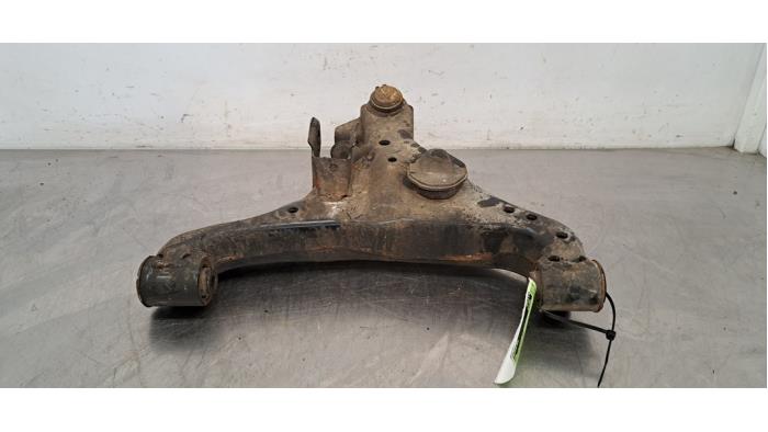 Bras de suspension avant droit Nissan Navara