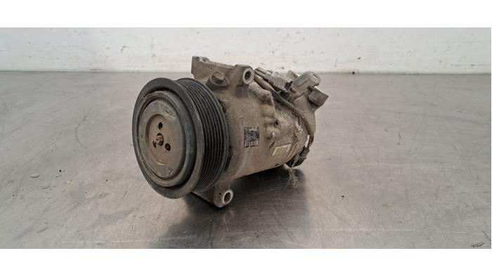 Pompe clim Mercedes Vito