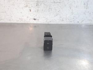 Gebruikte Handrem schakelaar Volkswagen Golf VII (AUA) 2.0 GTI 16V Performance Package Prijs € 24,20 Inclusief btw aangeboden door Autohandel Didier