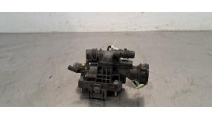 Gebruikte Thermostaathuis Peugeot 208 I (CA/CC/CK/CL) 1.5 BlueHDi 100 Prijs € 66,55 Inclusief btw aangeboden door Autohandel Didier