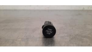 Gebruikte Start/Stop schakelaar Renault Arkana (RJLL) 1.3 TCe 140 16V Prijs € 24,20 Inclusief btw aangeboden door Autohandel Didier