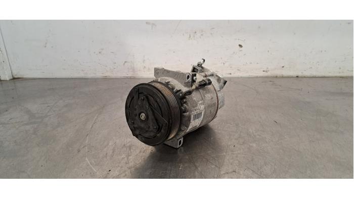 Pompe clim Renault Master