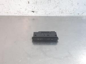 Gebruikte USB stekker Volkswagen Golf VIII (CD1) 2.0 GTD 16V Prijs € 24,20 Inclusief btw aangeboden door Autohandel Didier