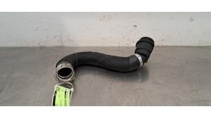 Gebruikte Intercooler Slang Peugeot 408 1.6 16V HYbrid 180 Prijs € 66,55 Inclusief btw aangeboden door Autohandel Didier