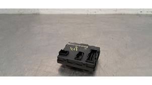 Gebruikte Centrale Deurvergrendelings Module Peugeot 408 1.6 16V HYbrid 180 Prijs € 66,55 Inclusief btw aangeboden door Autohandel Didier