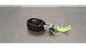 Gebruikte Versnellingsbak Steun Peugeot 208 II (UB/UH/UP) 1.5 BlueHDi 100 Prijs € 24,20 Inclusief btw aangeboden door Autohandel Didier