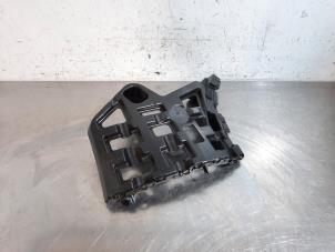 Gebruikte Bumpersteun links-achter Peugeot 2008 (UD/UK/UR/US/UX) 1.2 VTi 12V PureTech 130 Prijs € 42,35 Inclusief btw aangeboden door Autohandel Didier