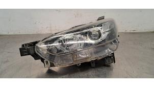 Gebruikte Linker Koplamp Mazda CX-3 (DJ/DK) 2.0 SkyActiv-G 120 Prijs € 133,10 Inclusief btw aangeboden door Autohandel Didier